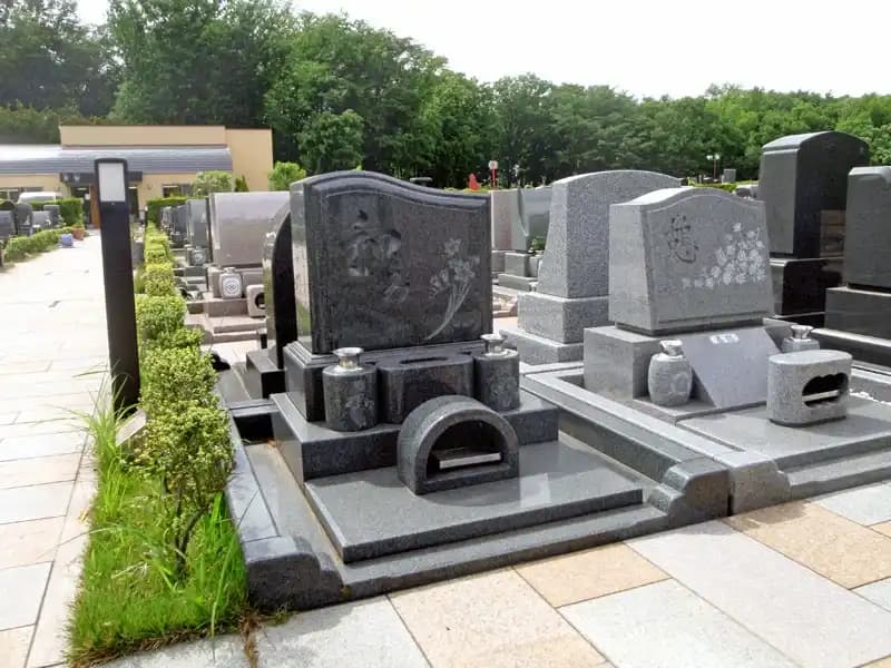 オリジナルデザインや彫刻など様々な墓石に対応。