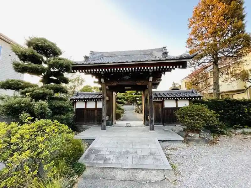 円照寺墓苑
