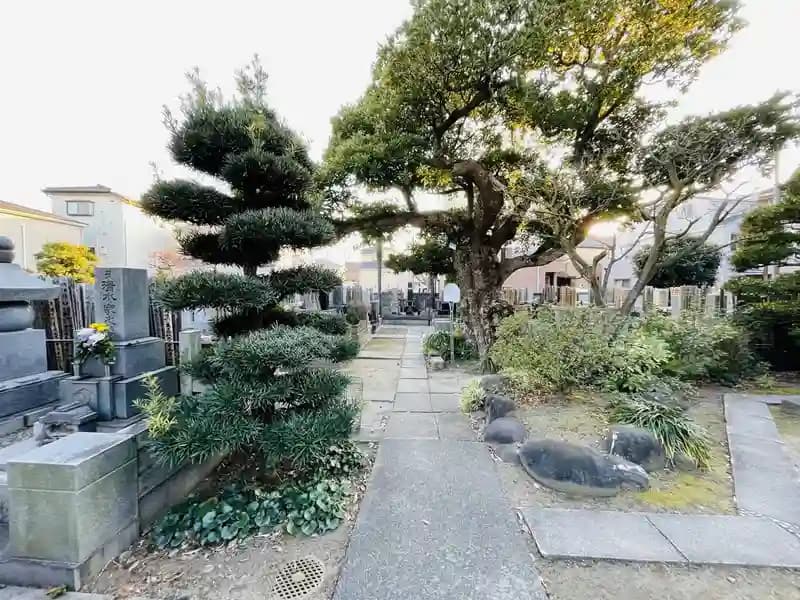 円照寺墓苑