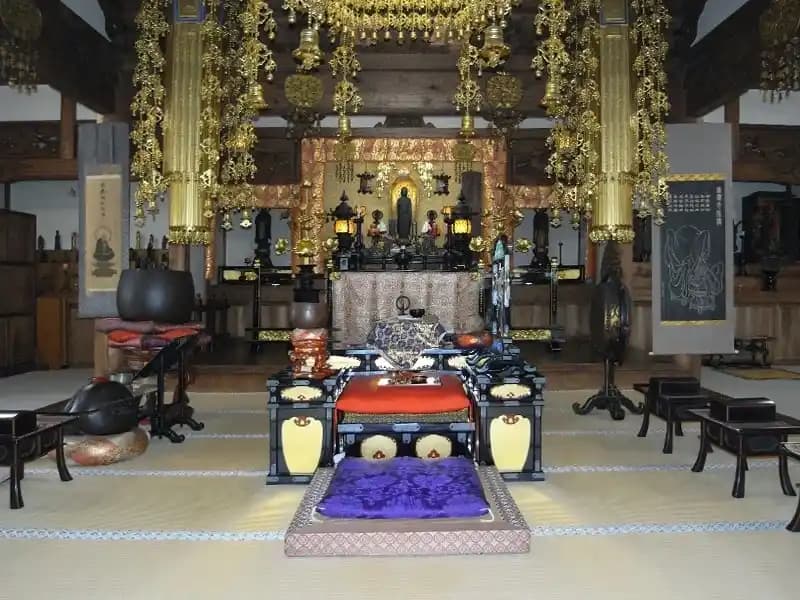 本堂内陣
