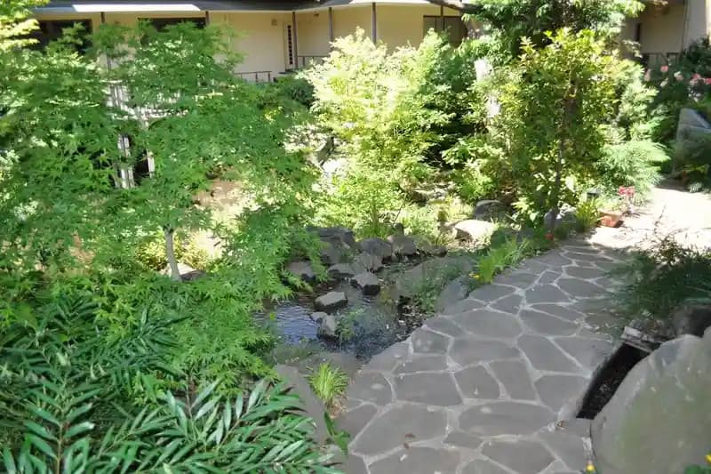 高輪墓苑 正満寺 「ふれあいの碑」