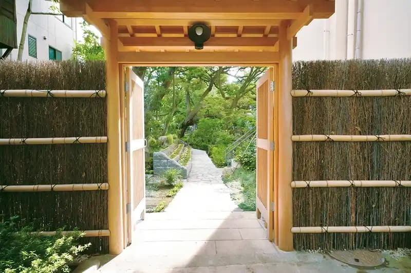 高輪墓苑 正満寺 「ふれあいの碑」