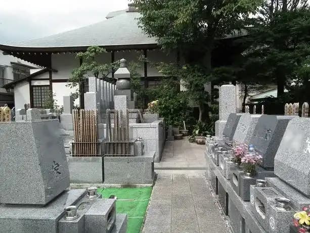 感応寺墓苑