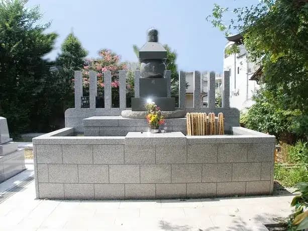 感応寺墓苑