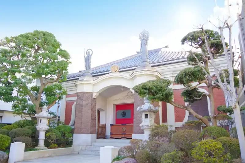 インド寺院風のモダンな本堂