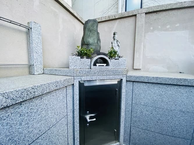 真行院墓所