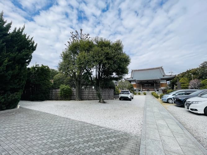 広々とした駐車場