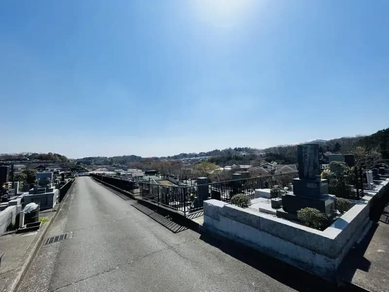 お墓近くまで車で行ける