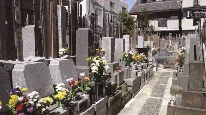 新馬場駅前浄苑（本照寺）