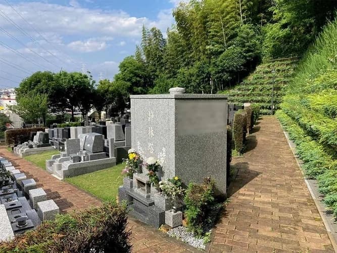 鶴ヶ峰霊園 猿楽寺永代供養塔「静林塔」