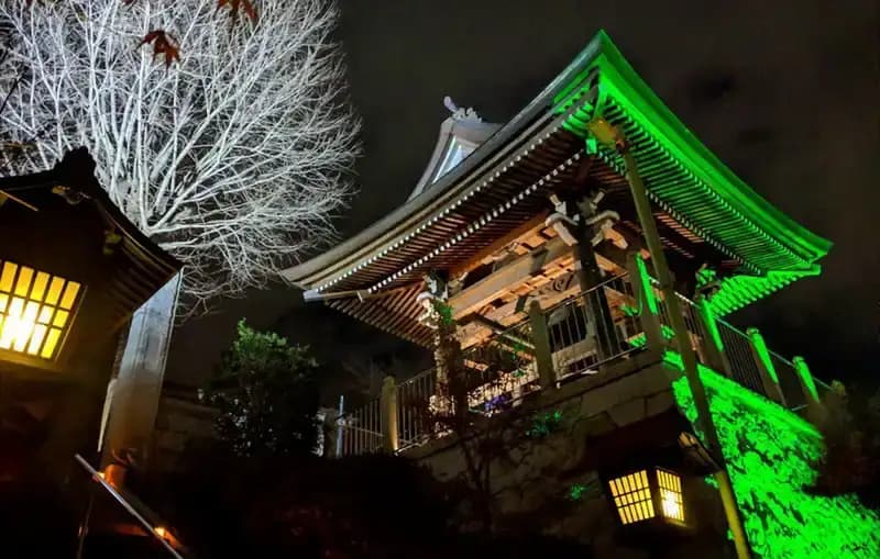 除夜の鐘　鐘楼堂ライトアップ