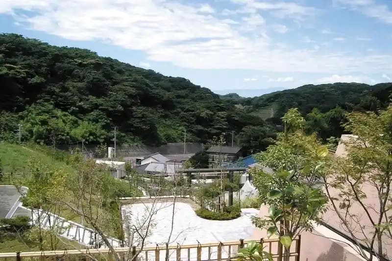 鶴岡八幡宮墓苑
