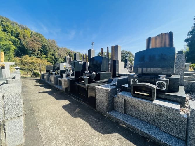 聞修寺墓苑