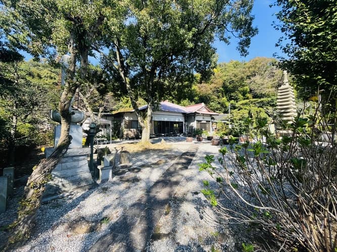 聞修寺墓苑