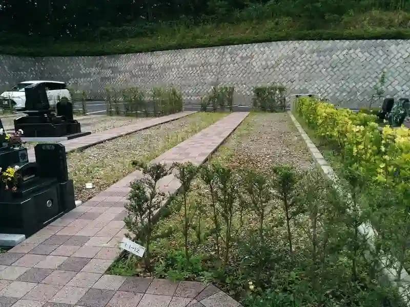冨鶴浄苑本弘寺墓地