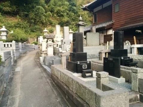 徳恩寺墓苑