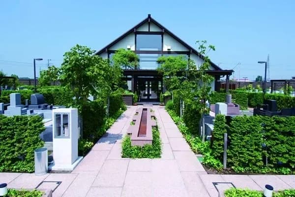 緑豊かな霊園です。