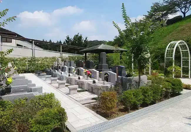 平坦で清潔な園内