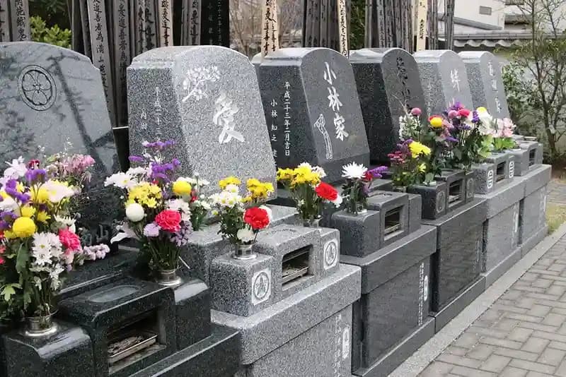 東泉寺墓苑