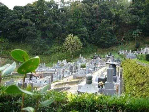 東漸寺墓苑