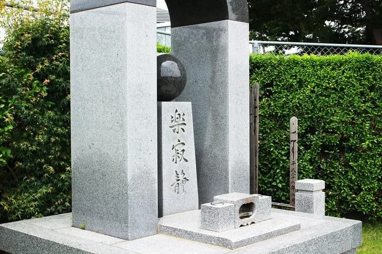 伊奈聖地霊園 永代供養墓「縁の丘」・自然葬墓「四季のやすら樹」