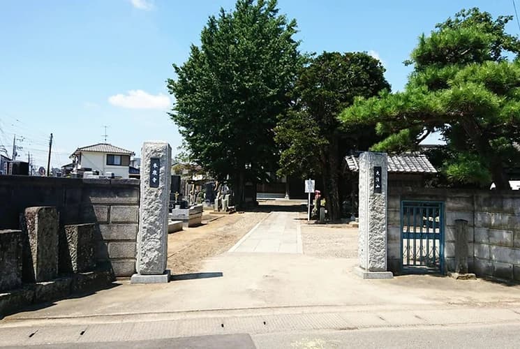 本泉寺墓苑