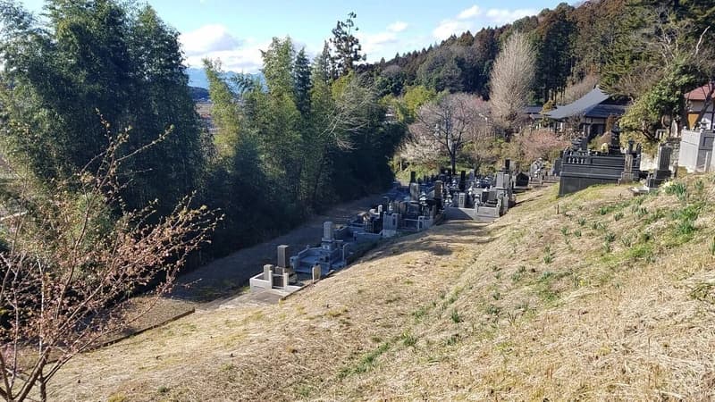 普濟寺墓地