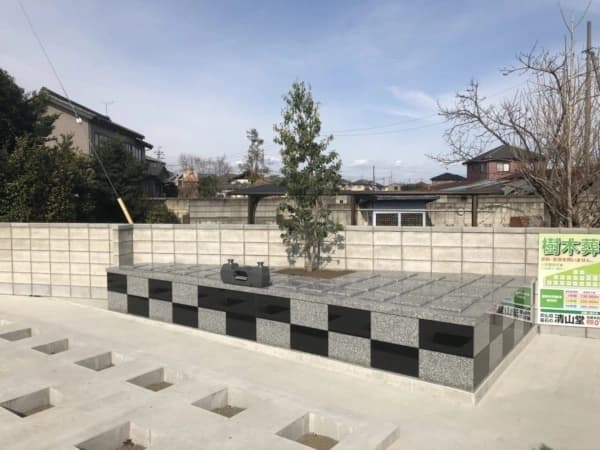 韮塚共同墓地