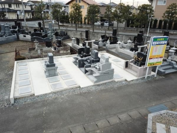 新境保泉共同墓地