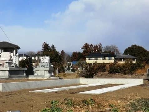 粕川墓苑