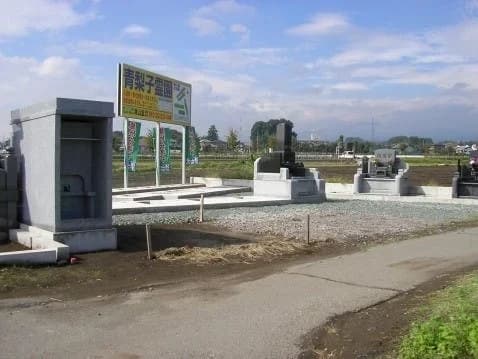 青梨子墓地