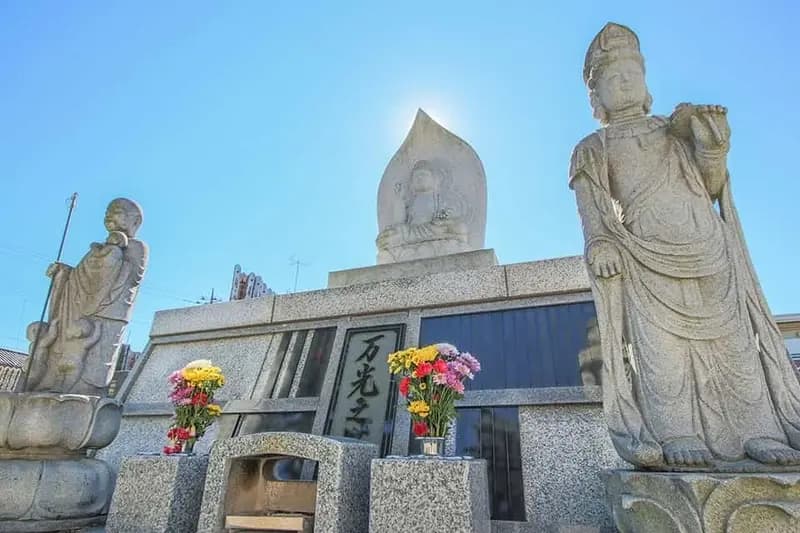 長勝寺「万光の塔」