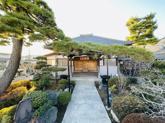長勝寺「万光の塔」