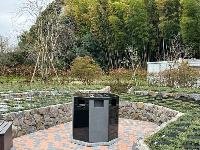 横浜港南台樹木葬 四季の郷