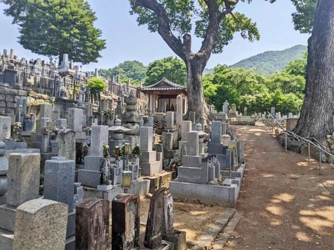 神立共同墓地