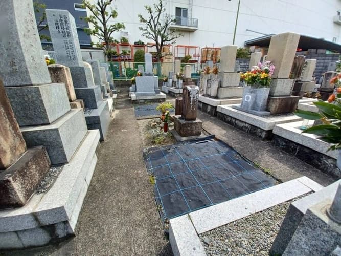 芝生共同墓地