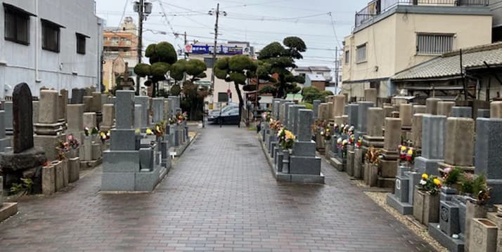 足代墓地