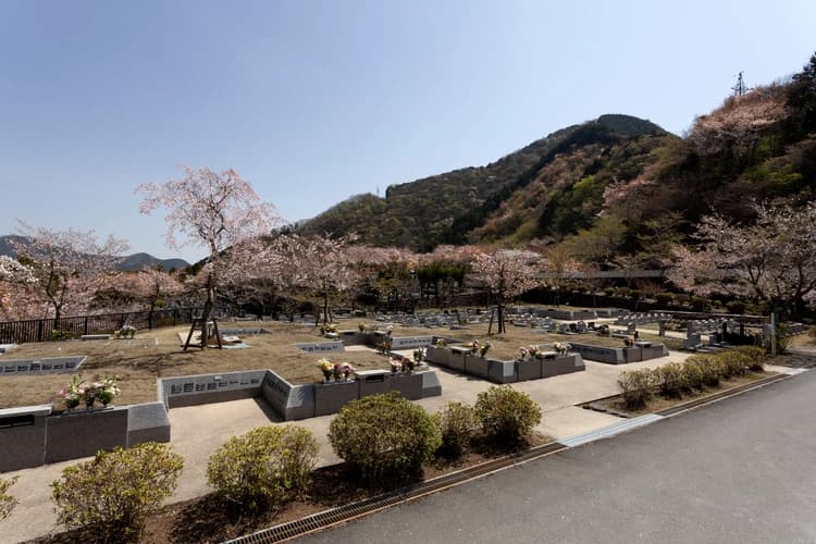 奥多摩霊園　家族永代供養「さくら」