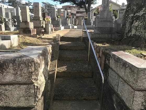 桜塚・岡町共同墓地