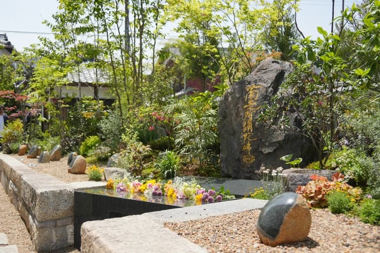 夕陽の森・堅田本福寺樹木葬