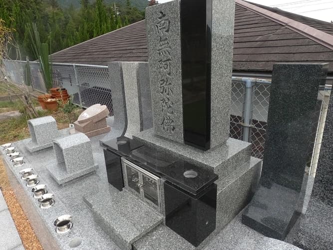 志和聖地霊苑 樹木葬・永代供養墓 さくらとオリーブ