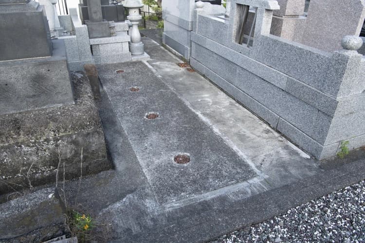 大岡共同墓地