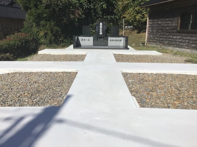 長龍寺墓地