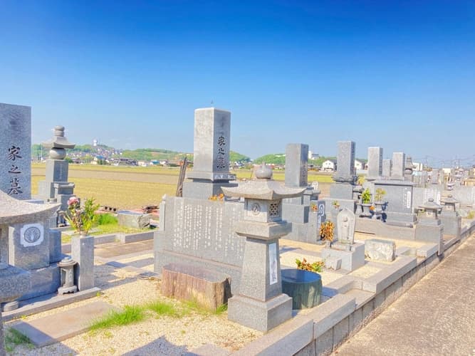 呑海寺粒浦墓地