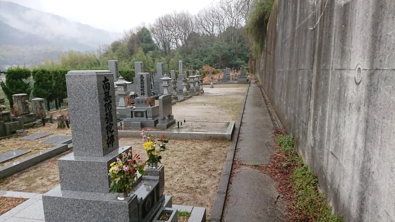 岡の鼻墓苑