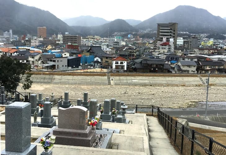 高松山墓地