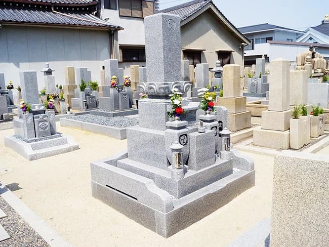 興徳寺墓地