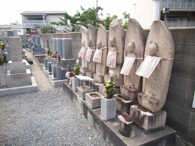 東長居霊園