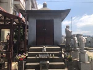 岩田墓地