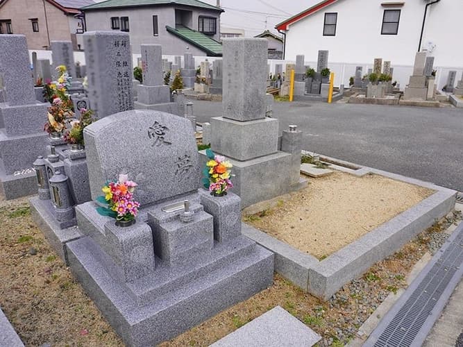 横坂墓地